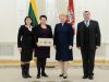 Prezidentė rusniškiams įteikė trispalvę Prezidentė rusniškiams įteikė trispalvę