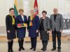 Trispalvė iš Prezidentės Dalios Grybauskaitės rankų ir šilutiškiams