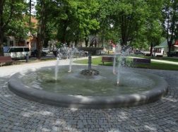 Į fontaną įmesta mergaitė prarado ir telefoną