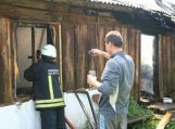 Žukuose degė, įtariama, padegtas namas