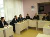 Su triukšmu kovos sodindami medžius ir tvarkydami keliio dangą Su triukšmu kovos sodindami medžius ir tvarkydami keliio dangą