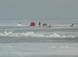 Žvejams jau draudžiama lipti ant Kuršmarių ledo