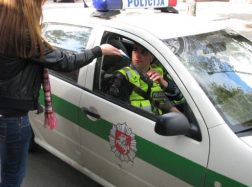 Gimnazistai ragino miestiečius automobilį pakeisti dviračiu