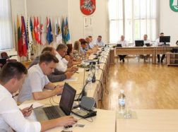 Tarybos nariai aršiai gynė savo pozicijas