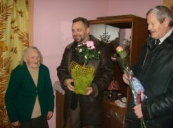 Pasveikinta 95-ojo gimtadienio sulaukusi Kulėšų kaimo gyventoja