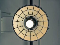 Kaip pasirinkti svetainės šviestuvus pagal kambario dydį?