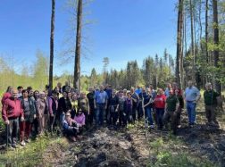Savivaldybės darbuotojai prisijungė prie medelių sodinimo akcijos