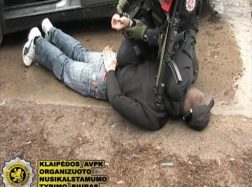 Į Klaipėdos areštinę bandyta perduoti kvaišalais “paskanintų” saldainių (video)