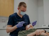 Praradus dantį: kodėl svarbu galvoti ne tik apie šypsenos estetiką?