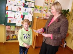 Į saugią aplinką – per meninį ugdymą