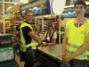 Šilutėje jaunieji policijos rėmėjai dalino lankstinukus pardavėjoms Šilutėje jaunieji policijos rėmėjai dalino lankstinukus pardavėjoms