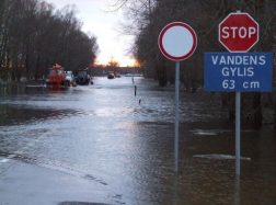 Vandens lygis kelyje Šilutė-Rusnė vel ėmė kilti