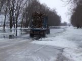 Kelyje Šilutė-Rusnė nustota kilnoti lengvuosius automobilius
