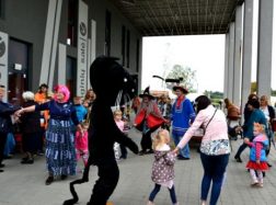 Vydūno viešoji biblioteka kvietė į tradicinį „Juodojo katino kiemą“