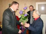 Savivaldybės atstovai sveikino senolį