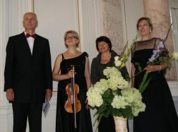 Sakralios muzikos ir poezijos pavėsyje