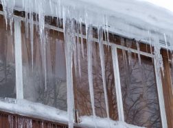 Ant automobilio užkrito varveklis – ką daryti?