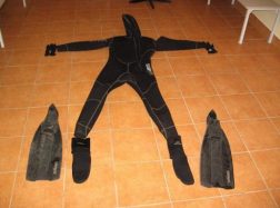 Skirvyte plaukikas iš Rusijos atitempė 8 dėžes cigarečių