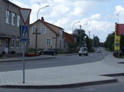 Sukdamas nepraleido ta pačia kryptimi važiuojančio dviratininko