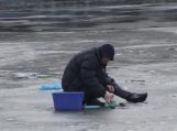 Kuršių mariose atskilusi  ledo lytis 7 žvejus nešė į marias