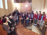 Juknaičių pagrindinės mokyklos mokiniai prisijungė prie bendrumo akcijos „Kalėdinis sveikinimas vienišam seneliui“