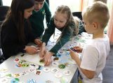 2026-05-14 - Vydūno viešojoje bibliotekoje pirmokai žengė į žaliąjį kūrybos pasaulį (5)